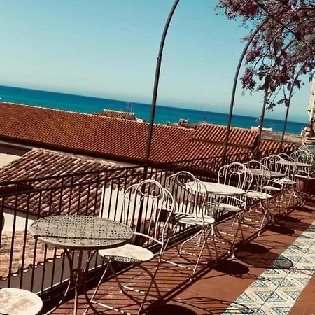 Il Pino E La Rosa B&B