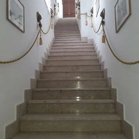 Il Pino E La Rosa